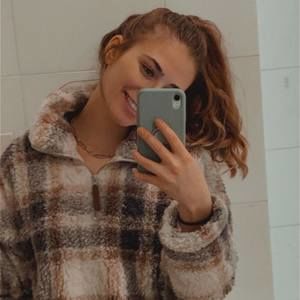 Meet your Posher, Naomi